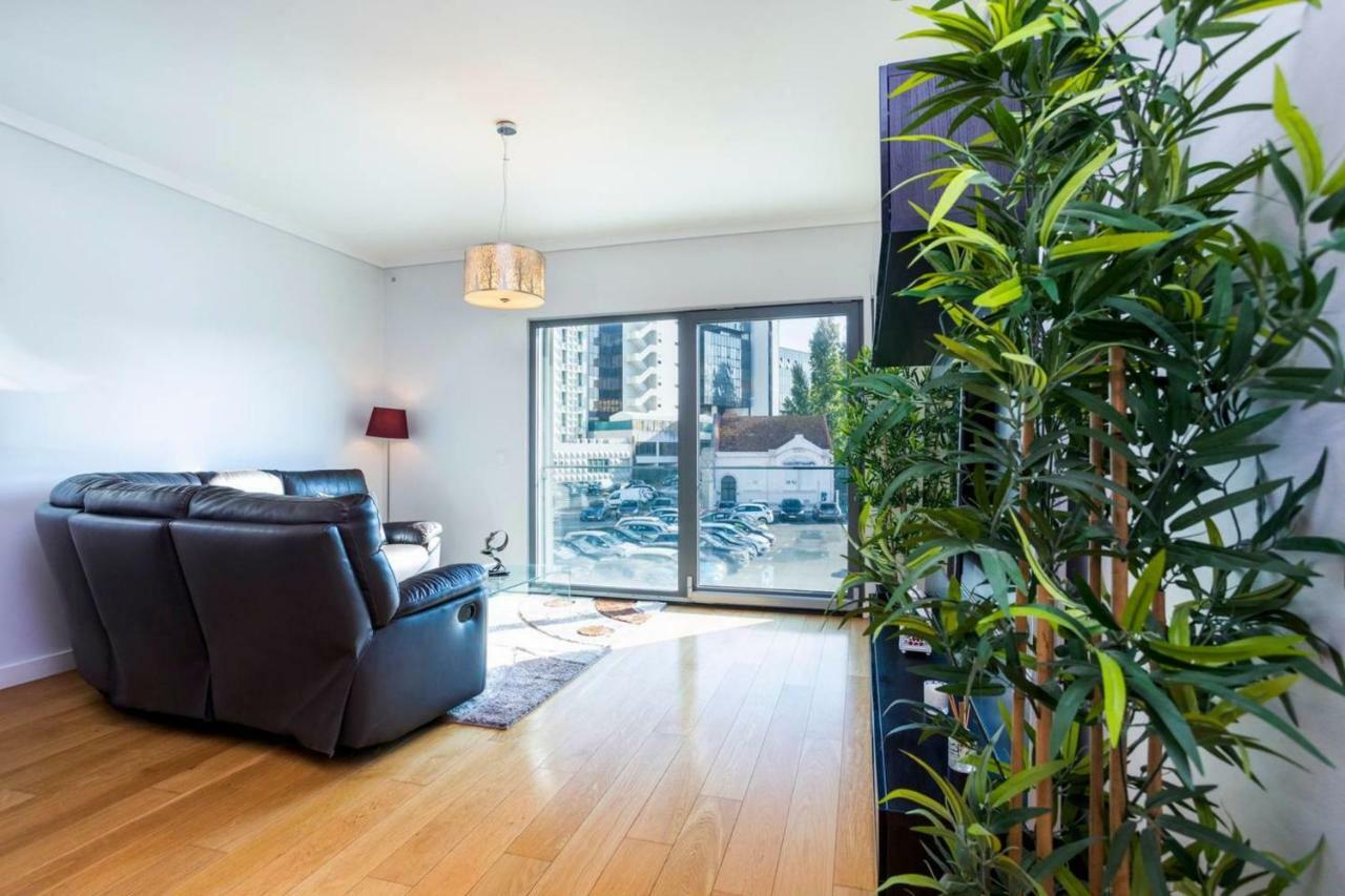 Guestready - Spacious Campolide Family Apt Fits 6 * Lisboa